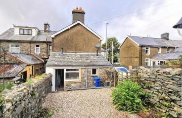 Cheerful Snowdonia cottage,garden snug, mountain views, sleeps 4, near zip world - Foto 9