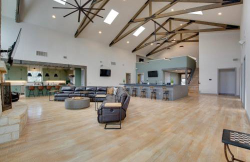 Game Room, Fireplaces, On-Site Lake! Kaufman Home - Foto 8