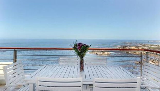 Secure Camps Bay Apartment w Pool Views Bali C - Foto 2, Habitación