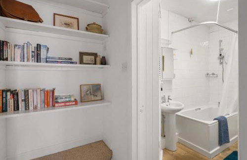 Grade II Listed Cottage in Central Taunton - Photo 12