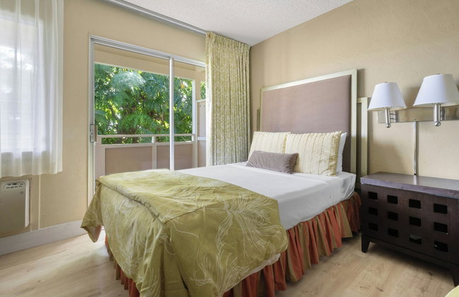 Plantation Hale Suites - Photo 16