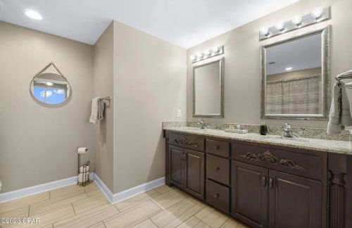 Beachfront Oasis at Splash Resort and Condos - Foto 11