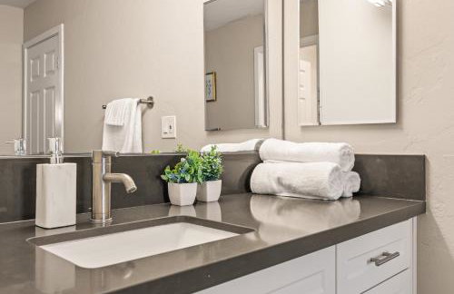 Luxury 2BR Apartment Near SeaWorld, Airport & Downtown San Diego - Foto 9