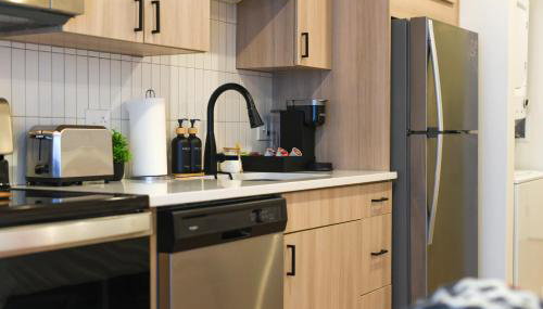 LUX Studio King Bed Free Parking PITT CMU - Foto 5, stove, dishwasher, pet friendly, toaster