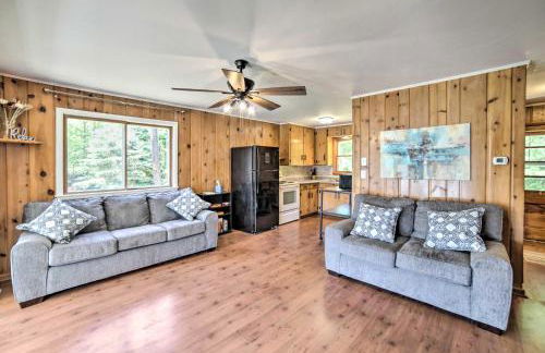 Lakefront Wisconsin Cottage with Dock and Hot Tub! - Foto 5