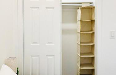Modern 2BR Guest Suite with Kitchen, Free Parking, Fire Pit - 10 mins to SJC - Photo 22