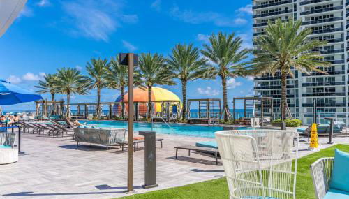 Luxury Living on the Beach with Resort Amenities - Photo 2