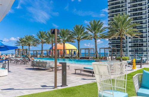 Luxury Living on the Beach with Resort Amenities - Photo 2