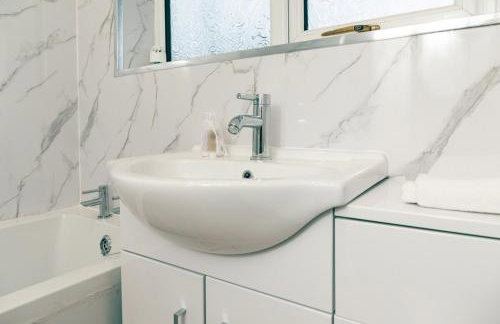 Ashton 2BR Escape near Historical Town Market - Foto 9