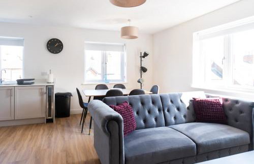 Sleek & Cozy 2BR Apartment for Your Stay # 3 - Foto 1