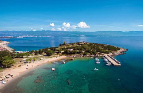 Villa Lavanda -semi-detached villa with a pool and a panoramic view, close to a sandy beach- by TRAVELER tourist agency Krk - Foto 10