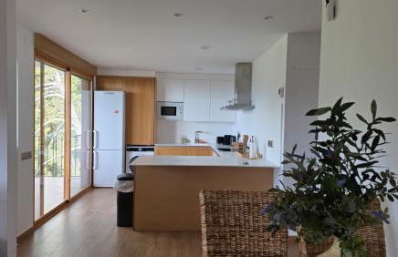 casa y piscina en un parque natural - Photo 4