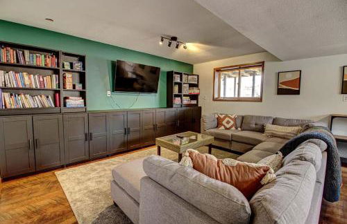 Large Home with lake views and space to entertain friends - Foto 7