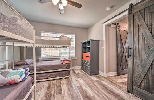 Lakefront Fort Towson Home Private Dock and 3 Decks - Foto 22