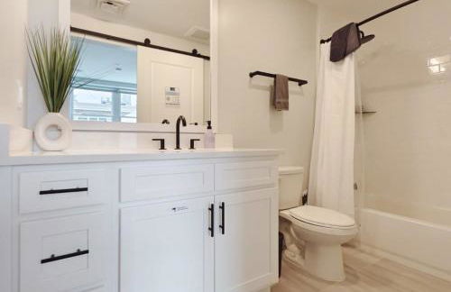 Fun Cozy Apts - 1 25 Mile Walk to TIAA Bnk Fld - Foto 10