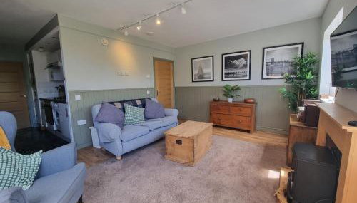 1-bed Apartment - Sleeps 2 & Private Parking - Photo 2
