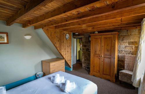 School House, cosy cottage for 12 with hot tub in the Peak District - Photo 40