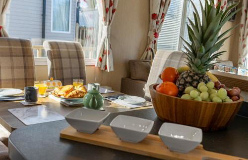 Retreat at the Lake - Fishing Lakes, Heated Outdoor Swimming Pool 500yrds on Sister Park , Pool Open April to September - Foto 19