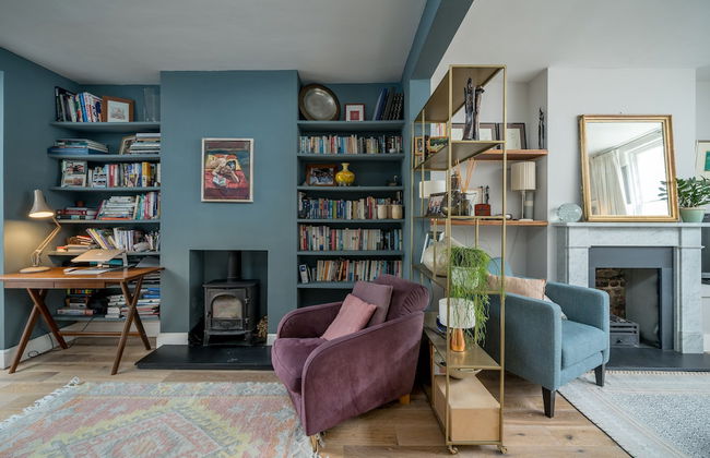 JOIVY Contemporary 2-Bed House W/ Private Garden - Foto 13