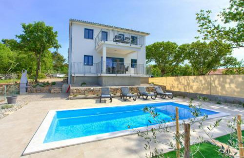 Holiday home Elena with pool - Photo 2