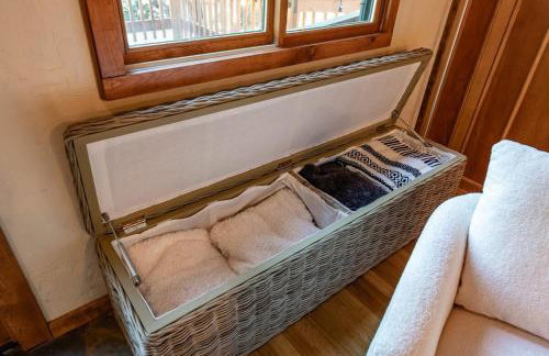 HB Hideaway Boho Treehouse Vibes in the Pines - Foto 21
