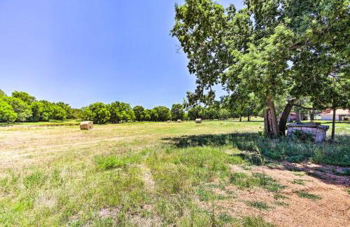Peekaboo Water Views Lake O the Cherokees Cabin - Foto 23