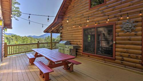 Lovely Log Cabin and Bunkhouse with Views and Yard! - Foto 2