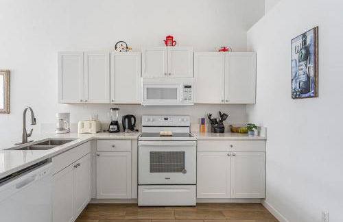 4 BR No carpet Just Remodeled Unit SR1205 - Foto 14