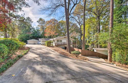 Serene Home with Fire Pit, Deck and Easy Access to ATL - Foto 45