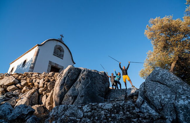 Caminata al atardecer Profitis Ilias Mountain - Foto 18