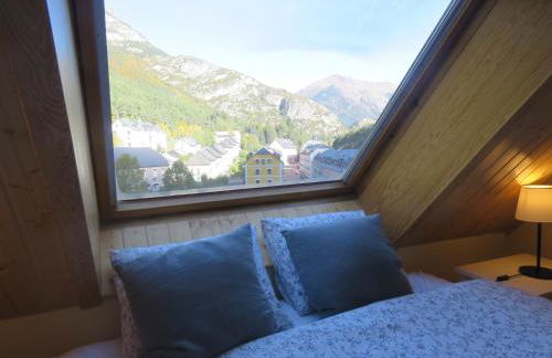 Ático Dúplex reformado con vistas a la montaña - Foto 12