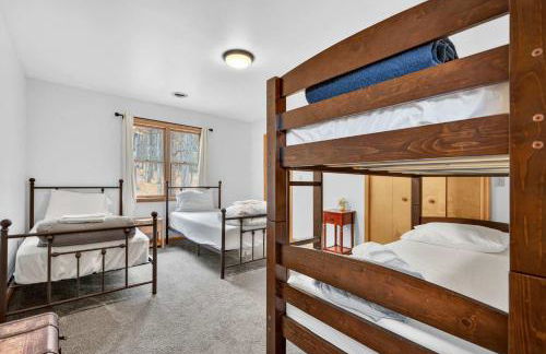 Huge Cabin w Hot Tub, Deck, Grill, Fire Pit, WiFi - Foto 34