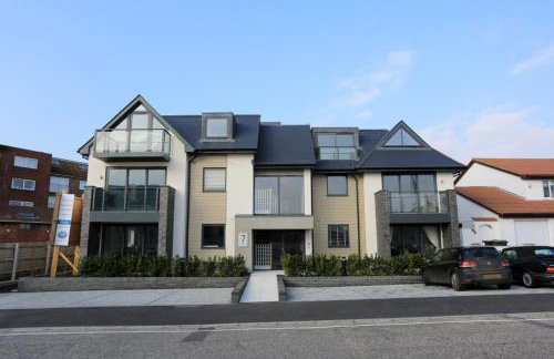 LIKONI 3 by BOURNECOAST - A Modern Apartment with SEA VIEWS, Patio and Parking - FM6193 - Foto 21