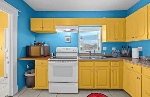 Cozy & Creative Top Unit in Lou's Arts District - Foto 6