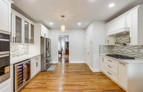 Modern Group Getaway with Private Yard in Cincinnati - Foto 7