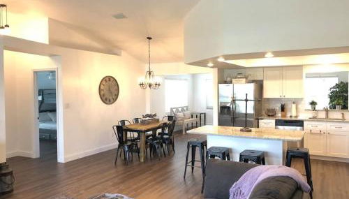 Beautiful Home across the street from Lake June! - Foto 3