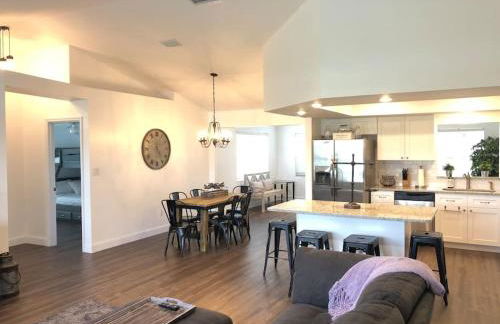 Beautiful Home across the street from Lake June! - Foto 3