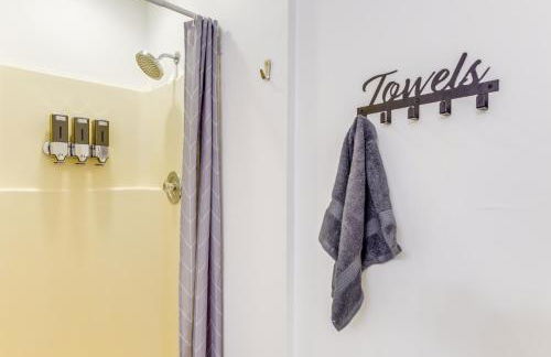 3 min to Mt Snow with FREE Shuttle! Family-Size fun, Wood fireplace, 2 living rooms, Arcades - Foto 39