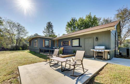 On-Site Creek and Spacious Yard Family Gem in Royal - Foto 26