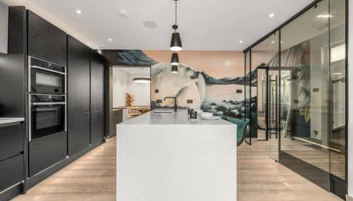 West Didsbury Retreat l Cinema l Sleeps 8 - Foto 2, minibar