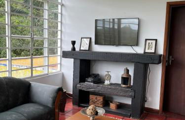 Chácara Casa Amarela - estrutura completa de lazer - ambientes elegantes e exclusivos - campo de futebol e bocha - piscina - lareiras - 10 min Rota do Vinho - Foto 19