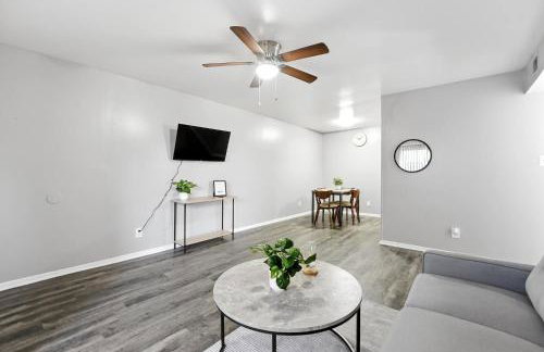 Budget-Friendly 2Bd Apartment I Free Parking - Photo 7