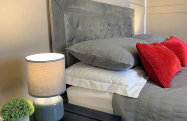 Springfield Apartment - Train to Glasgow or Edinburgh - Private Parking & Wifi - Photo 1