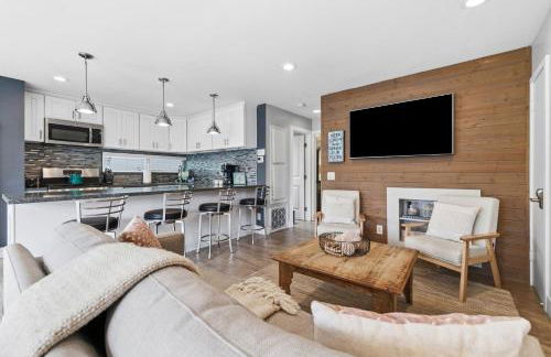 Stunning Beach Home - large patio, parking, ac & dog friendly! - Foto 61