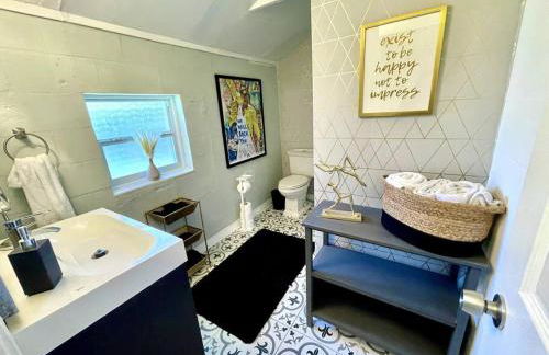 Cozy sanctuary minutes from the bay and beaches - Foto 25