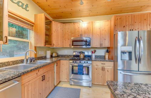 Grizzly Tower Packwood Cabin with Hot Tub! - Foto 9