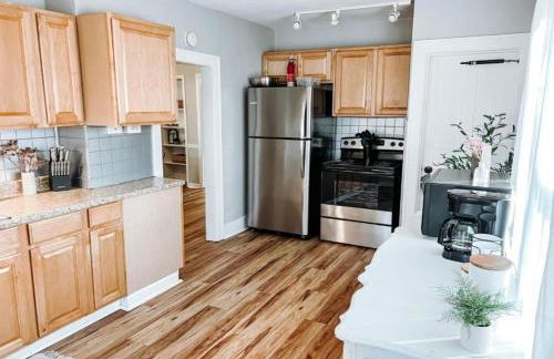 Large 4 Bedroom Home Close to Airport and IX Center - Photo 46