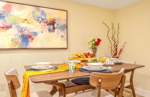 Tropical escape with fire pit near airport & stadium - Foto 4