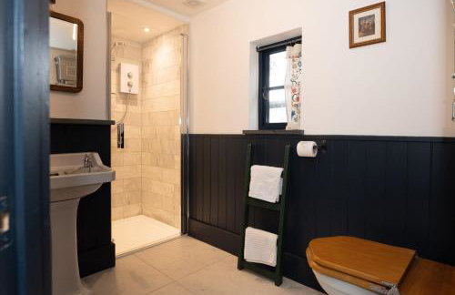 16th Century House, Castle Views, Mountain Views, Hot Tub, Firepit, Stunning Interiors - Foto 45