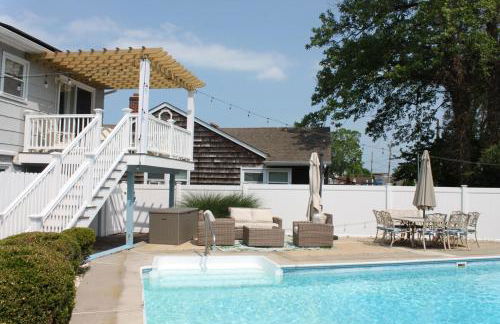 Gorgeous beach house with large pool & private beach, just 3 blocks away!! - Foto 3